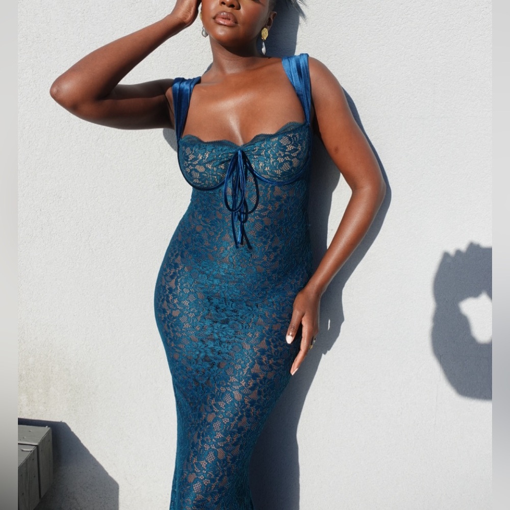 Miss Circle dress
